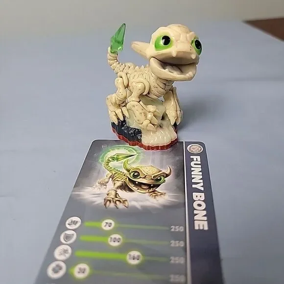 Skylanders Trap Team‎ Lot of 4 Figures & 2 Crystals with Cards